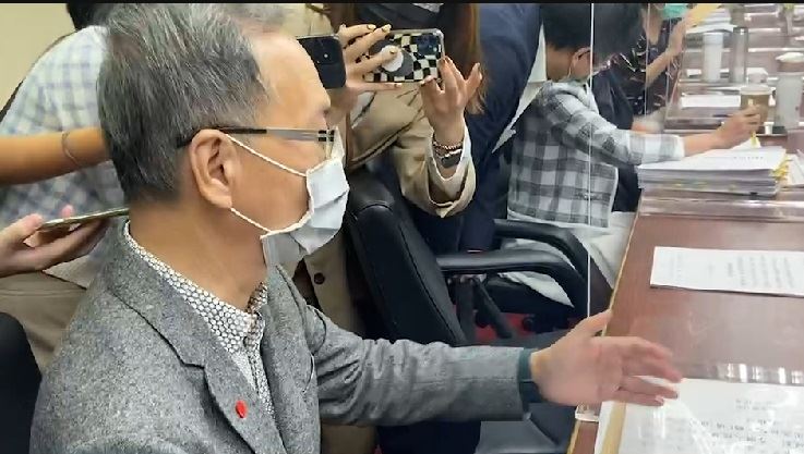 高端EUA遭疑趕鴨子上架　薛瑞元：是誤會
