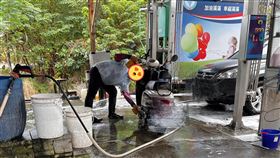 加油,洗車,負責,漏油(翻攝自 爆廢公社二館)