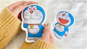 萊爾富開賣超商獨家「哆啦A夢手握式12h暖暖包」，每入皆為獨立包裝，且迅速發熱，握在手裡不僅暖手更是療癒心情。（圖／超商業者提供）


