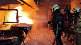 彰化，便當工廠，油鍋起火，熱油噴濺燙傷，滅火(圖／翻攝畫面)