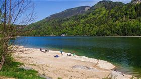 湖邊，湖泊，玩水（示意圖／翻攝自pixabay）