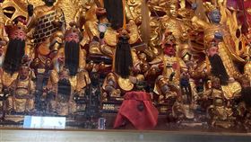 ▲以紅布蓋住的為八角香爐。（圖／寶島神很大）