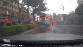 競速,危險,失控,打滑,超跑,跑車,行車紀錄器,車禍,自撞,叫聲,女乘客,歪樓