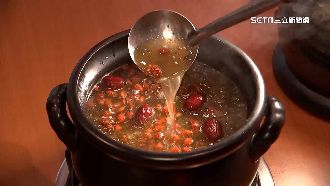 薑母鴨分2種　「黑派白派」做法大不同