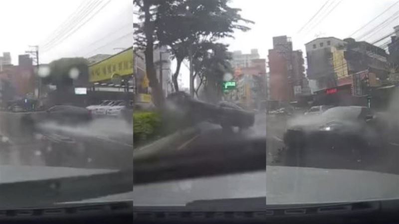 雨中尬車！跑車打滑撞分隔島⋯車頭全撞爛