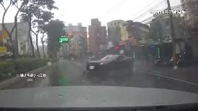 雨競速自撞0600(DL)