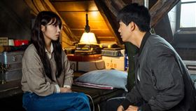 玉澤演（右）和鄭恩地（左）合作破案。（圖／愛奇藝國際站提供）