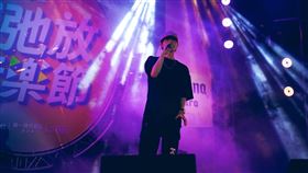 超狂音樂天分　小周杰倫直播歌唱狂圈粉一圓夢想登台演唱