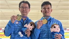 ▲聽障奧運保齡球賽事台灣隊謝盛福與陳建豪搭檔，25日金牌戰以206：189擊敗韓國組合，奪男子雙人賽金牌。（圖／中央社）