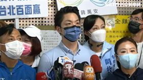 蔣萬安成德市場掃街。