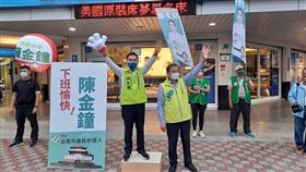 王定宇陪同陳金鐘站街口　力拚東區關鍵第三席