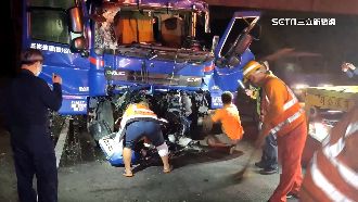 國道排隊等過磅　4貨車連環追撞、2人受困