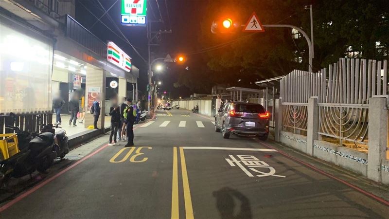 18歲騎士疑視線受阻　撞上行人重創身亡
