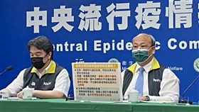 中央選舉委員會副主任委員陳朝建（右）說明投票規定。（圖／記者簡浩正攝影）