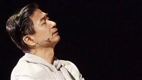 ▲黃舒駿創作不少包括《她以為她很美麗》、《戀愛症候群》等膾炙人口歌曲。（圖／翻攝自黃舒駿微博）