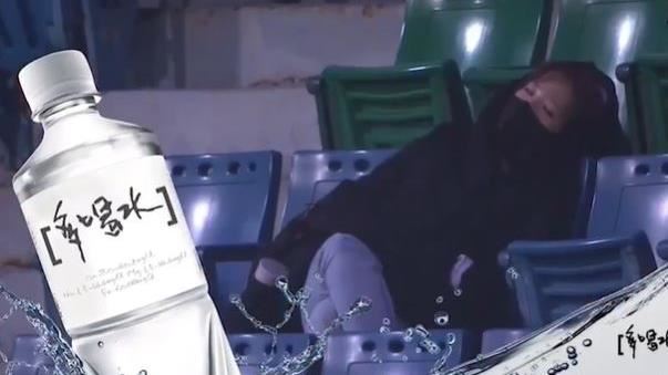 棒球場見睡翻女球迷　DJ貼心關靜音全笑翻