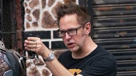 【自殺突擊隊：集結】(左至右)伊卓瑞斯艾巴、導演詹姆斯岡恩
圖華納兄弟提供