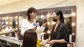 直擊金鐘後台！完美妝髮全靠「一家人」