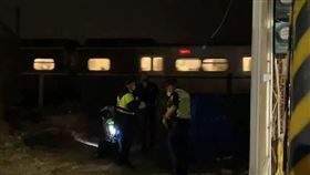 快訊／下班大誤點！民眾闖鐵軌遭區間車撞上　南靖=嘉義站間延遲（圖／翻攝畫面）