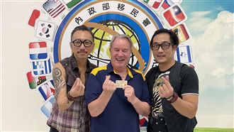 艾成生前暖舉曝光　助金曲得主獲就業金卡