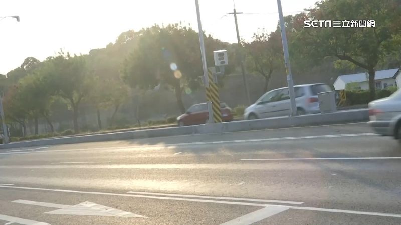獨／中彰東外環「4根測速」　2km就1根