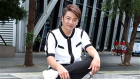 台語歌手蔡佳麟三立新聞網專訪。（記者邱榮吉/攝影）