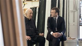 法國,抽象藝術,大師,蘇拉吉,黑色畫家,黑色大師
馬克宏推特