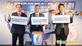 台灣模範糖友集合計劃糖尿病照護目標揭曉，合照貴賓(由左至右)：糖尿病衛教學會 王治元理事長、糖尿病學會 黃建寧理事長、醫師公會全聯會 張必正秘書長。