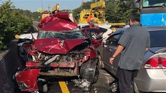 國3南下98.7K10車追撞　現場畫面曝