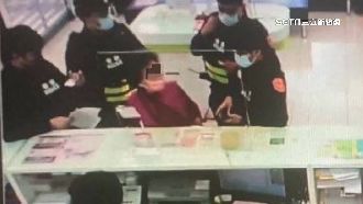 詐團冒充兒要錢　婦跑銀行桃園警阻匯10萬