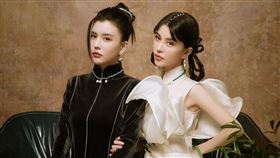 BY2宣布開工，Yumi為白禮服者（圖／翻攝自yumisecrets IG）