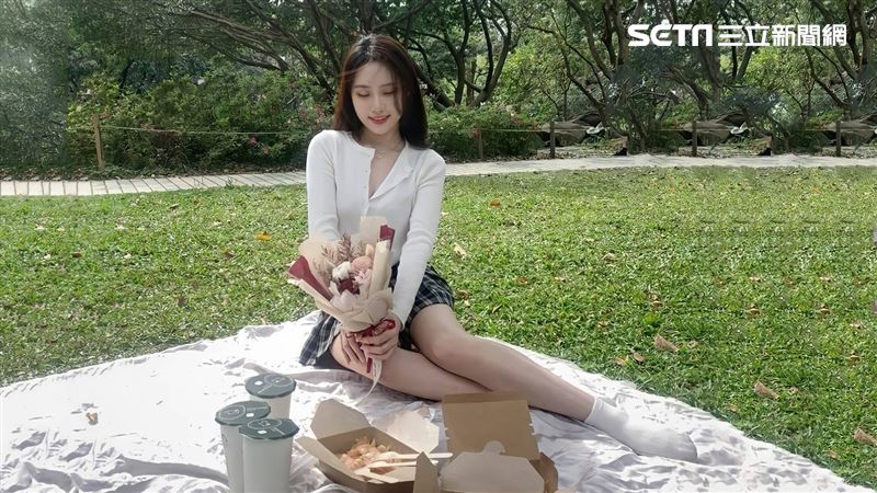 獨／出國玩前必學　美女師林㛓列29句英文