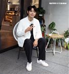 歌手江健榆三立新聞網專訪。（記者邱榮吉/攝影）