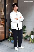 歌手江健榆三立新聞網專訪。（記者邱榮吉/攝影）