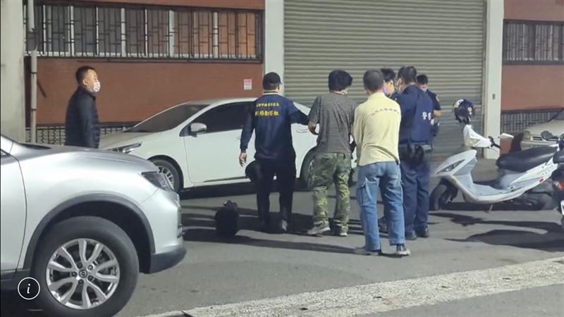 高雄九如大橋鼓山端1男陳屍汽車後座