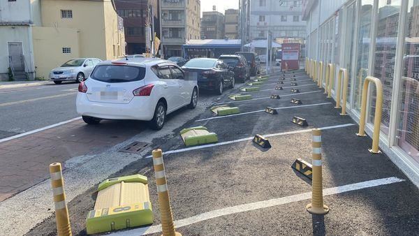 整排違停「封印付費車格」！網愣：超鴨霸