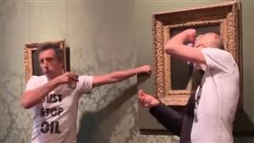 名畫又遇襲，環保人士把頭黏上「戴珍珠耳環的少女」（圖／翻攝自DreigingNL2推特）