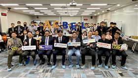 康舒攜手工研院、經濟部產官學合作加速前瞻技術及產品開發，促進全球汽車100%電動化的目標。（圖／康舒提供）