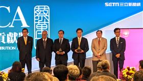 第四屆「蔡萬才台灣貢獻獎」由台大副校長張上淳、國際知名導演侯孝賢獲獎，今（28）日舉行贈獎典禮。（圖／記者戴玉翔攝影）