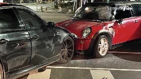 文 女代表砸車1200