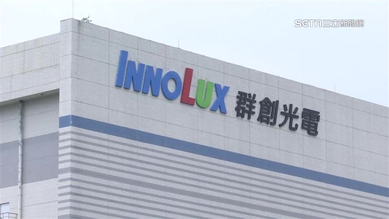 群創近年積極將資源轉向扇出型面板級封裝（FOPLP）及玻璃基板先進封裝領域。法人指出，相關封裝市場規模預估將由2024年的6.5億美元，大幅成長至2030年的80億美元。群創從客戶產品設計階段即深度參與，由於產品驗證週期較長，相關技術並非單靠資本投入即可快速複製，形成極高進入門檻，法人目標價訂43元，不過另有法人認為其攜手台積可能成真，目標價訂65元。（圖／資料照）