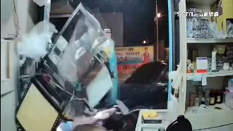 酒駕逆向撞飲料店　駕駛落跑假扮乘客