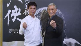 導演林靖傑（左）和資深演員石雋（右）出席《大俠胡金銓》第二部曲首映會。（圖／華映提供）