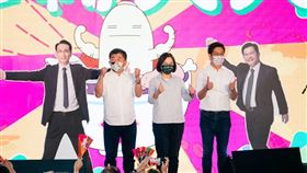 民進黨舉辦社群之夜「人蔘轉大人」，蔡英文演說掀起一波高潮。（圖／翻攝自蔡英文臉書）