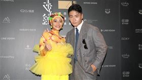 網路紅人阿翰帶著金曲歌手阿爆。（記者楊澍攝影