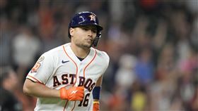 ▲太空人狄亞茲（Aledmys Diaz）10局下想靠故意「賣肉」上壘被主審識破。（圖／美聯社／達志影像）