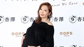 Makiyo身懷六甲和老公出席健康管理活動。（記者邱榮吉/攝影）