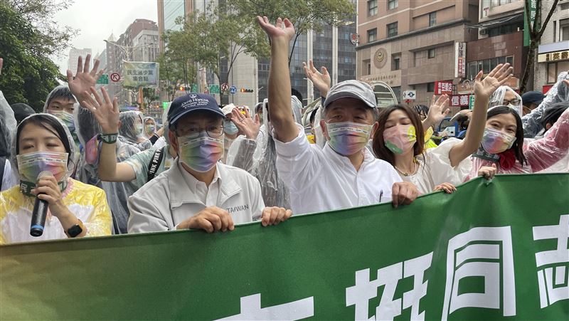 力挺！陳時中現身同志遊行：落實性別平權