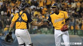 ▲中華職棒季後挑戰賽，中信兄弟先發投手德保拉投出完封勝。（圖／記者劉彥池攝影）