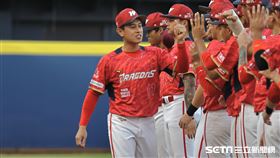 ▲中華職棒季後挑戰賽，味全龍三壘手吳東融。（圖／記者劉彥池攝影）